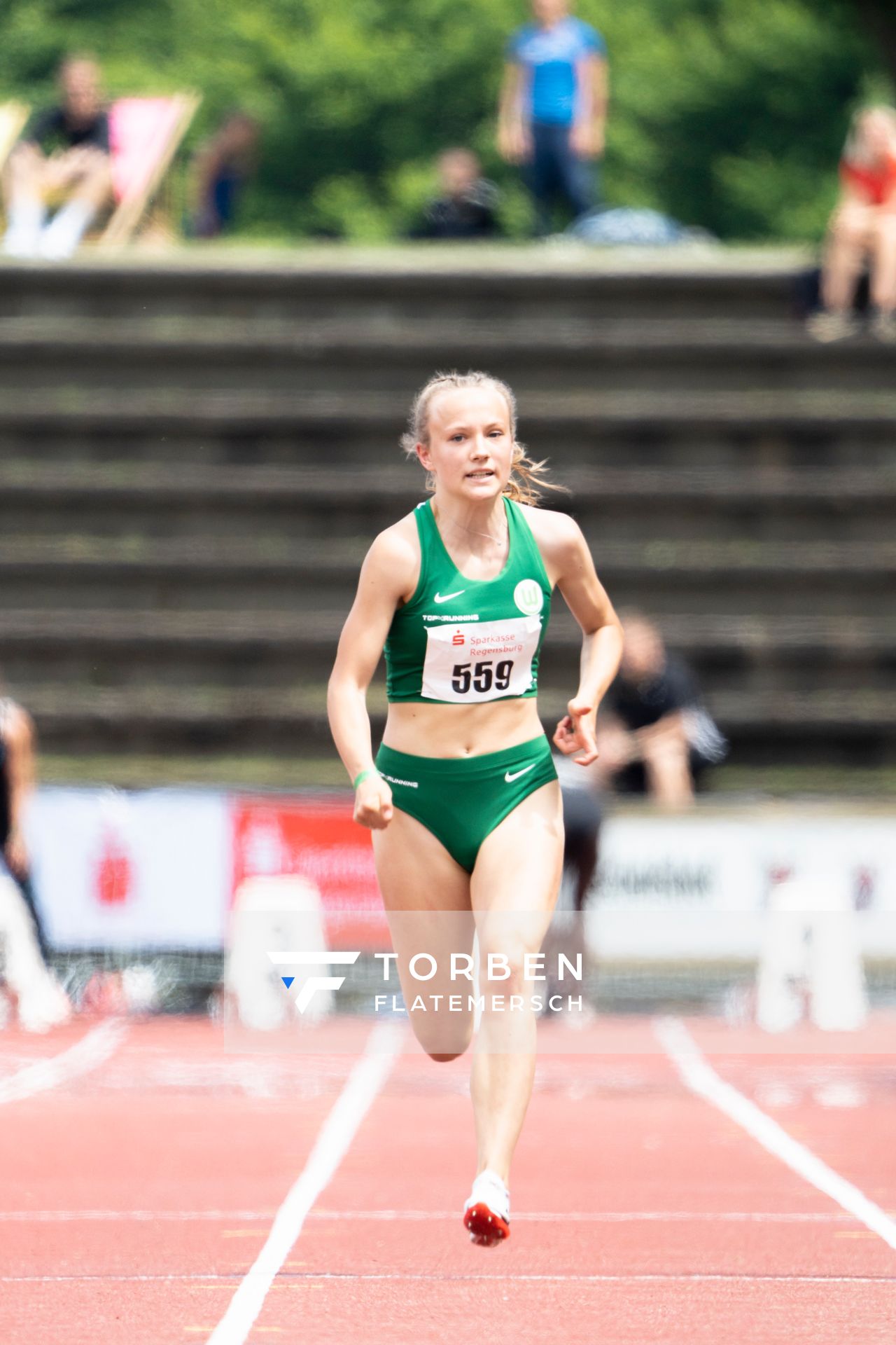 Nele Jaworski (VfL Wolfsburg) ueber 100m am 04.06.2022 waehrend der Sparkassen Gala in Regensburg